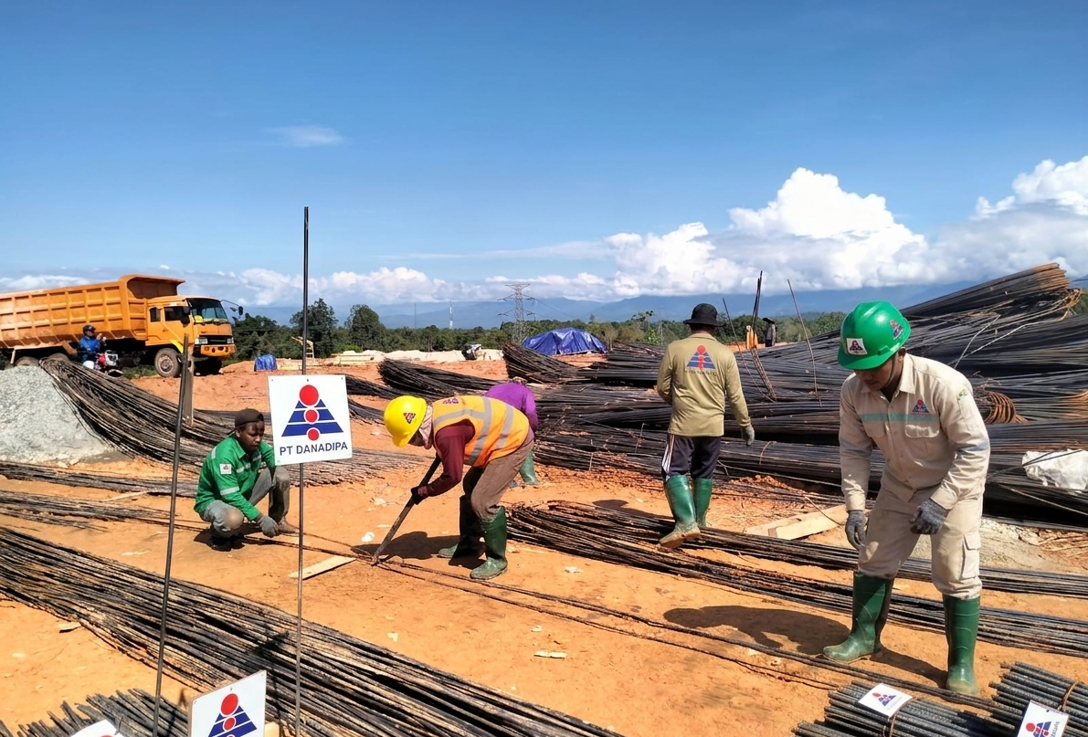 Penataan Material Besi di Area Proyek
